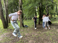 ⠀
